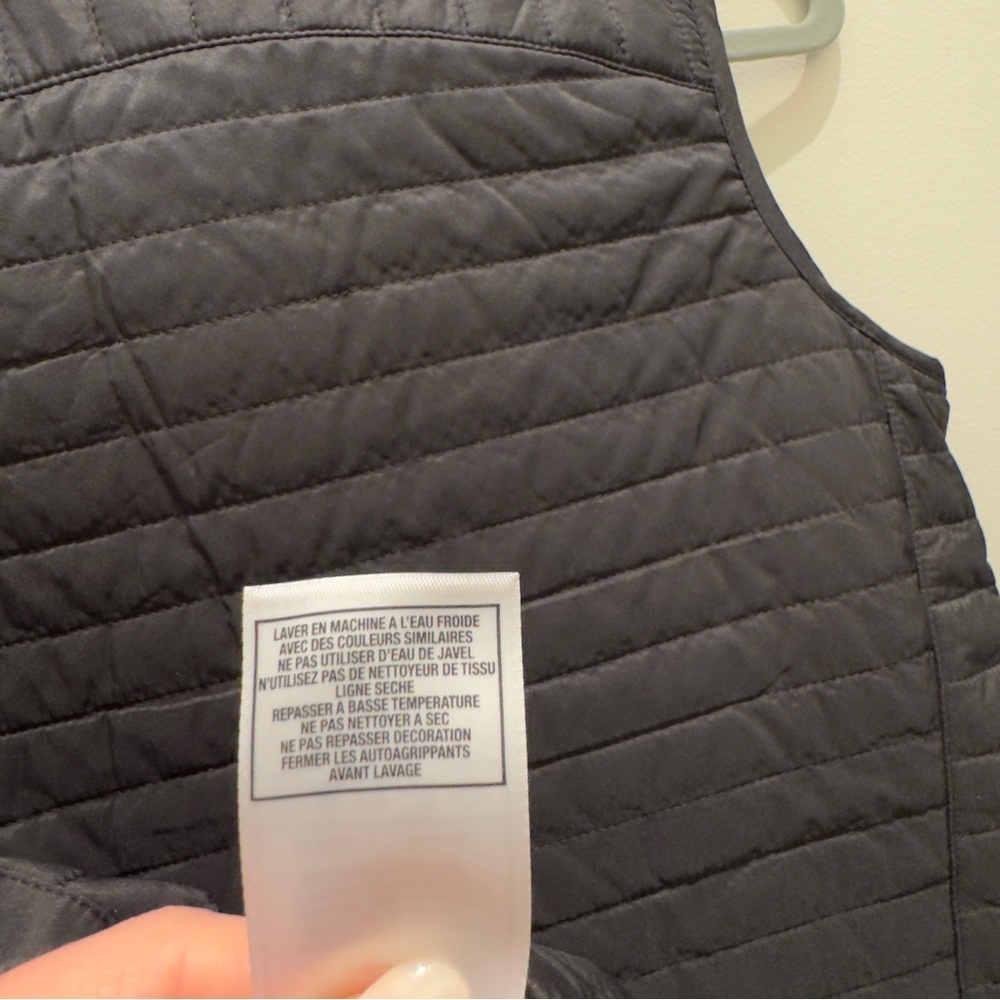 NWT- Summit One Vanderbilt NYC Storm Creek Women’s Vest Size S Black Quilted Zip - Picture 7 of 10